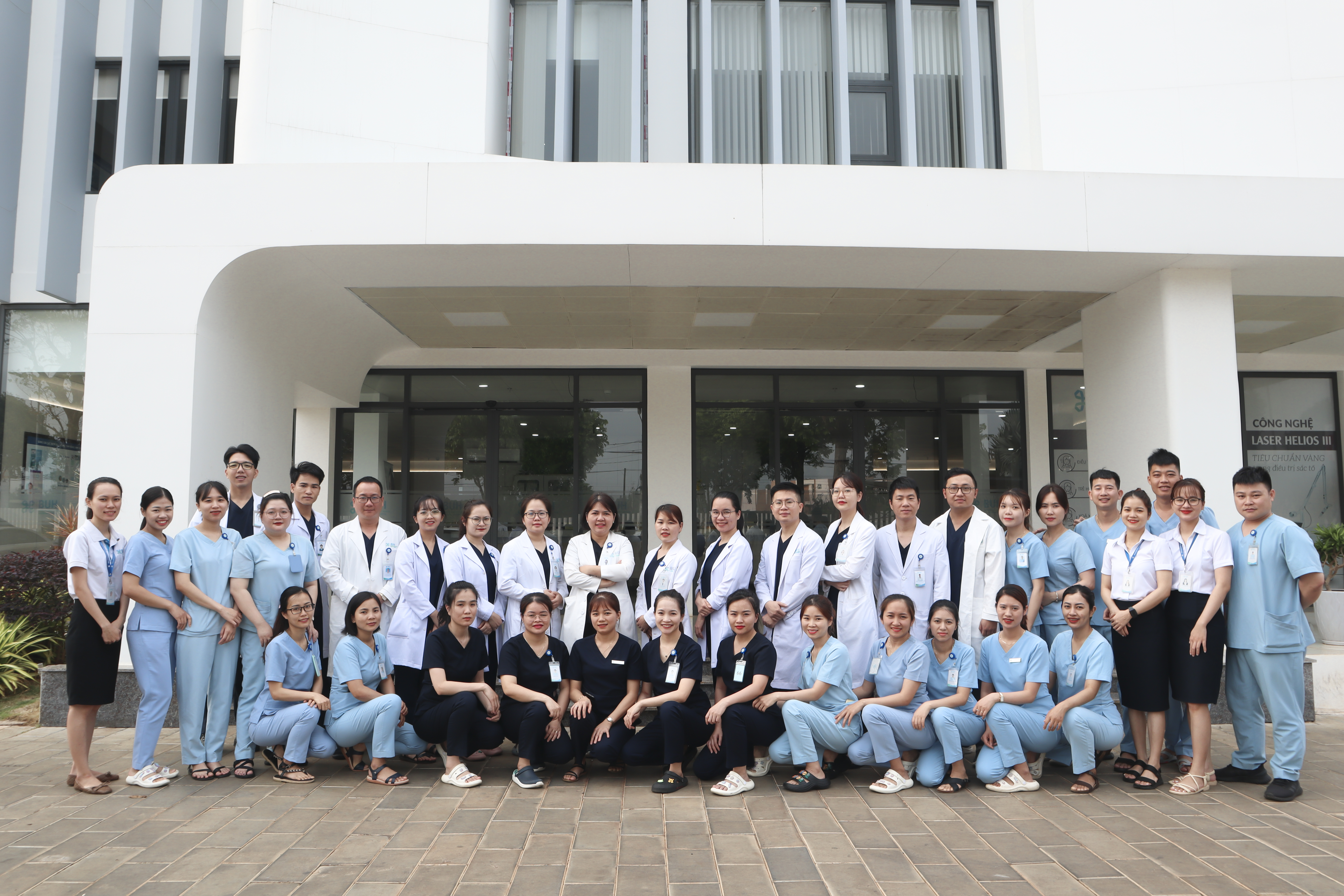 Đội ngũ bác sĩ BUH Dental